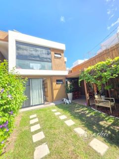 Venda | Garden com alma de casa a um  passo  da  Praia  de  Buraquinho