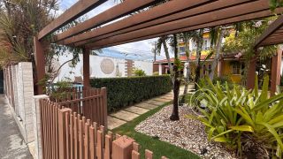 Casa de alto padrão com 4 suítes, piscina privativa e aproximadamente 500 m² de área construída