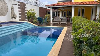 Casa de alto padrão com 4 suítes, piscina privativa e aproximadamente 500 m² de área construída
