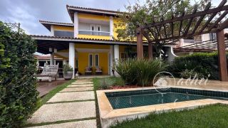 Casa de alto padrão com 4 suítes, piscina privativa e aproximadamente 500 m² de área construída