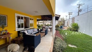 Casa de alto padrão com 4 suítes, piscina privativa e aproximadamente 500 m² de área construída