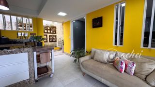 Casa de alto padrão com 4 suítes, piscina privativa e aproximadamente 500 m² de área construída