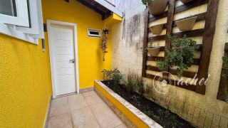 Casa de alto padrão com 4 suítes, piscina privativa e aproximadamente 500 m² de área construída