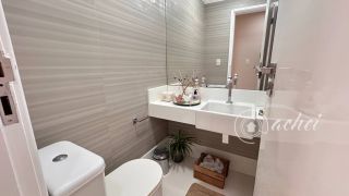 Casa de alto padrão com 4 suítes, piscina privativa e aproximadamente 500 m² de área construída