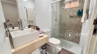 Casa de alto padrão com 4 suítes, piscina privativa e aproximadamente 500 m² de área construída