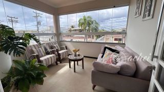 Casa de alto padrão com 4 suítes, piscina privativa e aproximadamente 500 m² de área construída