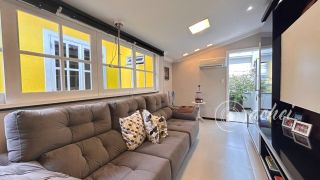 Casa de alto padrão com 4 suítes, piscina privativa e aproximadamente 500 m² de área construída