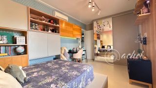 Casa de alto padrão com 4 suítes, piscina privativa e aproximadamente 500 m² de área construída