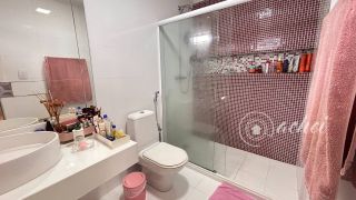 Casa de alto padrão com 4 suítes, piscina privativa e aproximadamente 500 m² de área construída