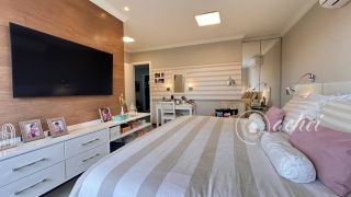 Casa de alto padrão com 4 suítes, piscina privativa e aproximadamente 500 m² de área construída
