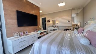 Casa de alto padrão com 4 suítes, piscina privativa e aproximadamente 500 m² de área construída