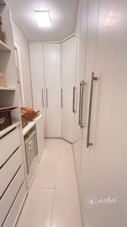 Casa de alto padrão com 4 suítes, piscina privativa e aproximadamente 500 m² de área construída
