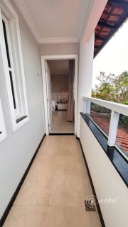 Casa de alto padrão com 4 suítes, piscina privativa e aproximadamente 500 m² de área construída