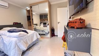 Casa de alto padrão com 4 suítes, piscina privativa e aproximadamente 500 m² de área construída