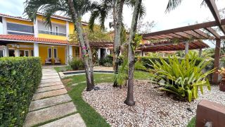 Casa de alto padrão com 4 suítes, piscina privativa e aproximadamente 500 m² de área construída