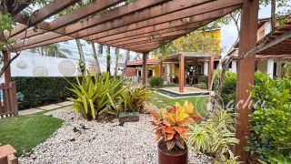 Casa de alto padrão com 4 suítes, piscina privativa e aproximadamente 500 m² de área construída