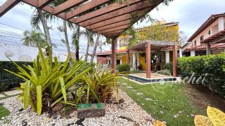 Casa de alto padrão com 4 suítes, piscina privativa e aproximadamente 500 m² de área construída