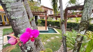 Casa de alto padrão com 4 suítes, piscina privativa e aproximadamente 500 m² de área construída
