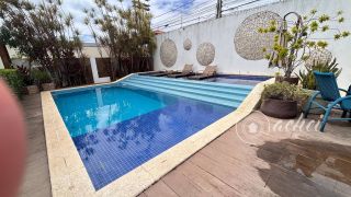 Casa de alto padrão com 4 suítes, piscina privativa e aproximadamente 500 m² de área construída