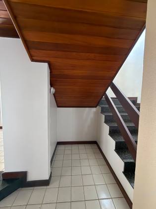 Casa 5/4 com 4 Suítes, Piscina Privativa e Área Gourmet para Locação