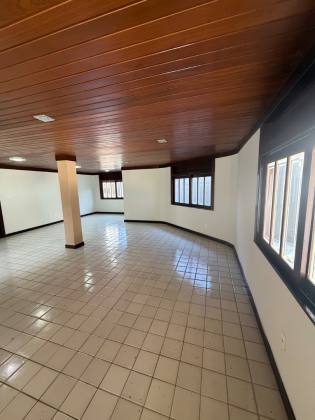 Casa 5/4 com 4 Suítes, Piscina Privativa e Área Gourmet para Locação