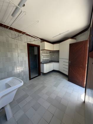 Casa 5/4 com 4 Suítes, Piscina Privativa e Área Gourmet para Locação