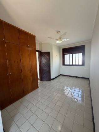Casa 5/4 com 4 Suítes, Piscina Privativa e Área Gourmet para Locação
