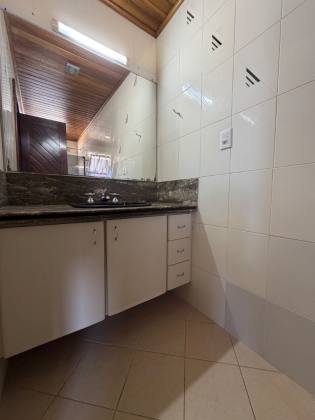 Casa 5/4 com 4 Suítes, Piscina Privativa e Área Gourmet para Locação