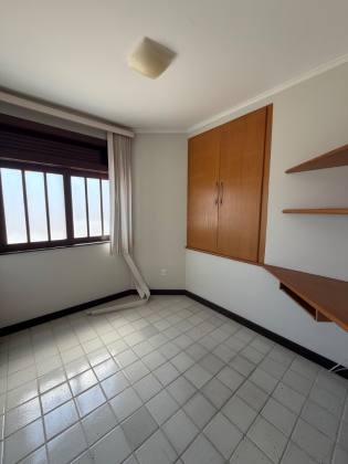 Casa 5/4 com 4 Suítes, Piscina Privativa e Área Gourmet para Locação