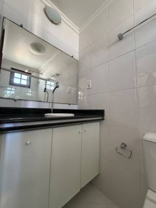 Casa 5/4 com 4 Suítes, Piscina Privativa e Área Gourmet para Locação
