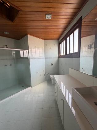 Casa 5/4 com 4 Suítes, Piscina Privativa e Área Gourmet para Locação