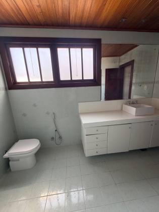 Casa 5/4 com 4 Suítes, Piscina Privativa e Área Gourmet para Locação