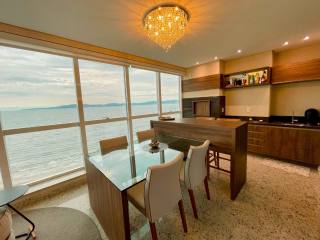 Magnífico apartamento mobiliado e decorado no condomínio de luxo Villa dos Corais