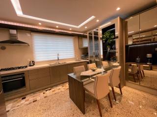 Magnífico apartamento mobiliado e decorado no condomínio de luxo Villa dos Corais