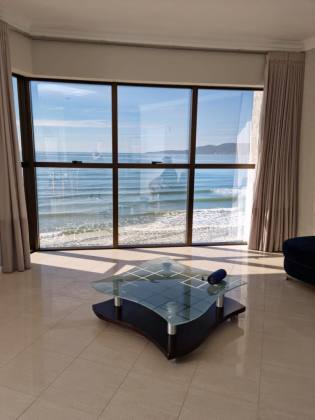 Exclusivo Apartamento à Beira-Mar em Meia Praia, Itapema/SC - Um Verdadeiro Refúgio Pé na Areia!