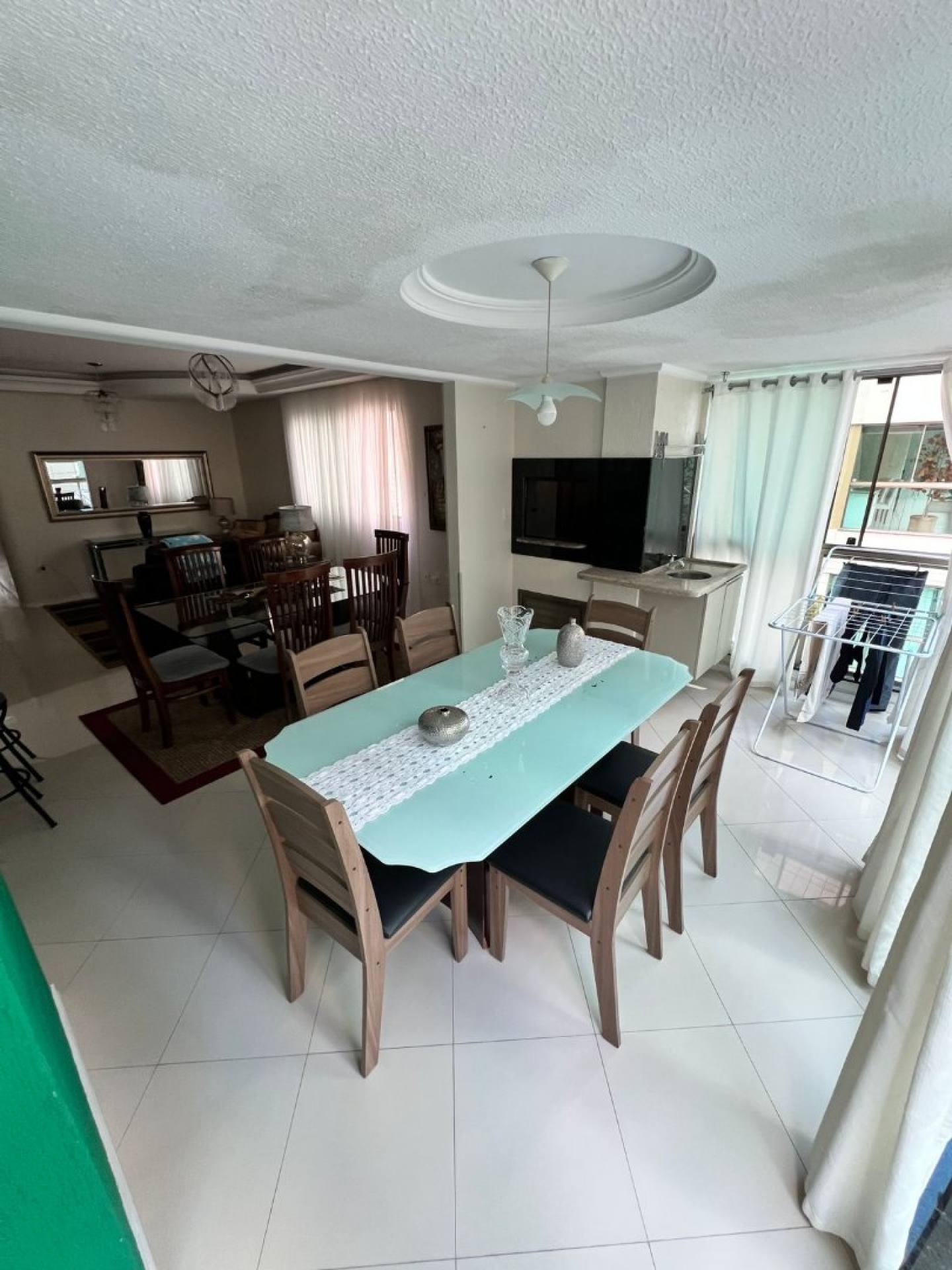 Apartamento com 3 quartos sendo 3 suítes no bairro Meia Praia em Itapema