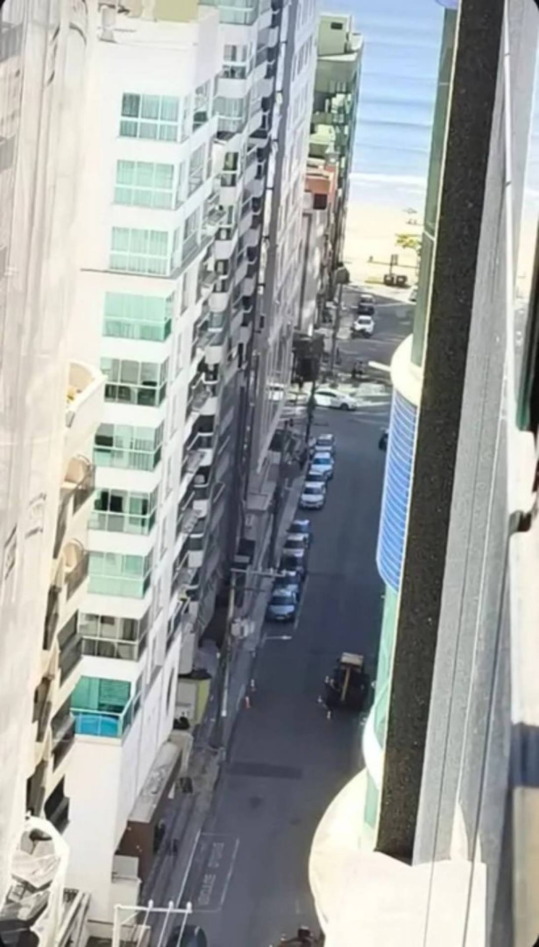 Aluguel anual com 2 Suítes a 80m do Mar em Meia Praia em Itapema