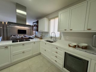 Apartamento à Venda 3 Suítes, 2 Vagas, Mobiliado e Vista para o Mar em Itapema