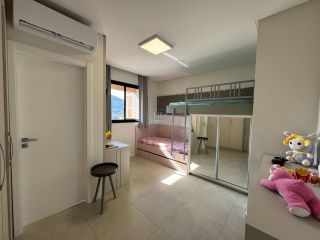 Apartamento à Venda 3 Suítes, 2 Vagas, Mobiliado e Vista para o Mar em Itapema