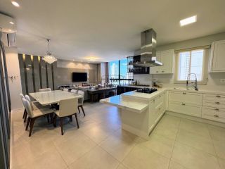 Apartamento Para Vender Mobiliado e decorado com 3 quartos 3 suítes em Itapema