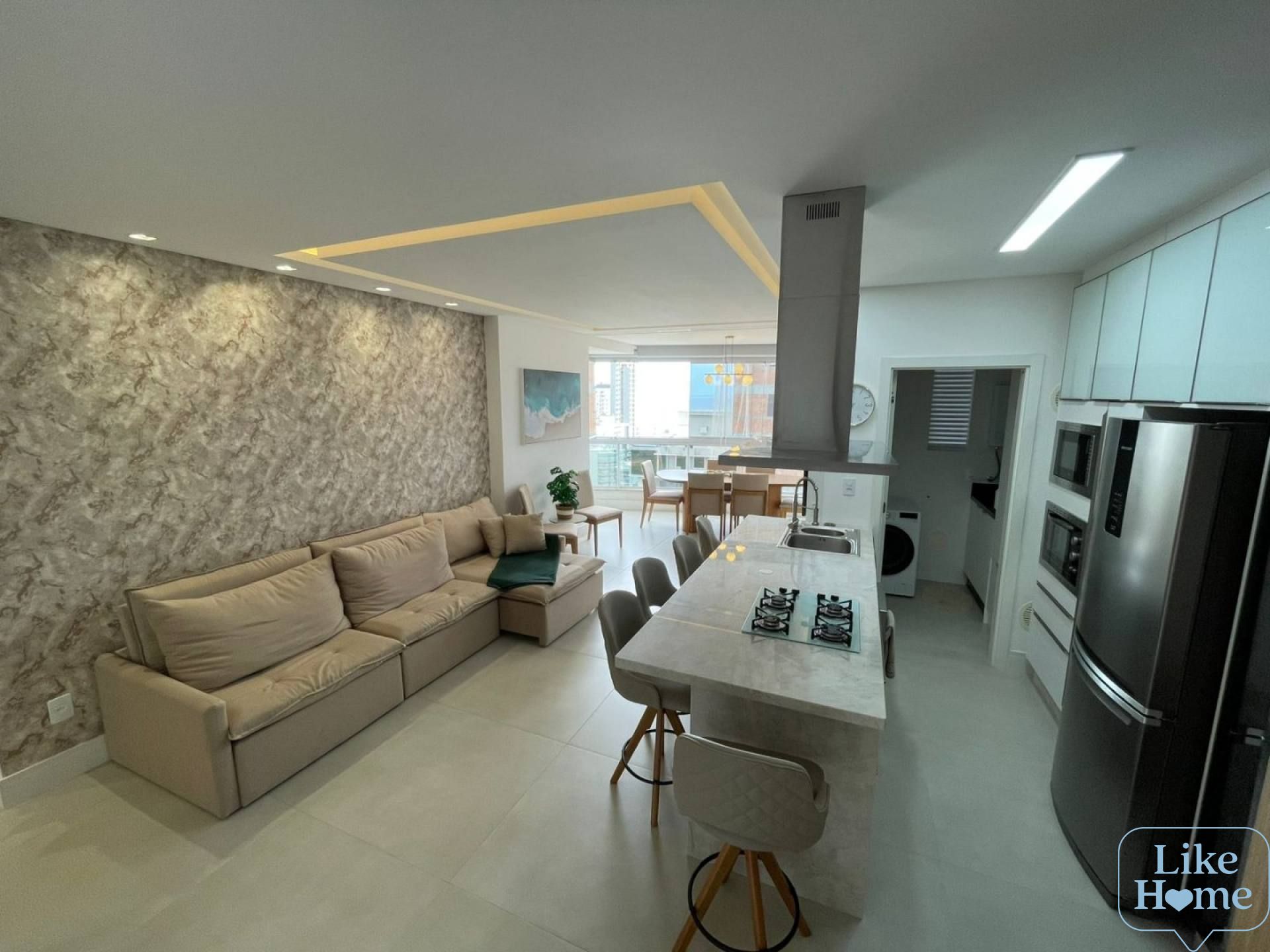 Apartamento à Venda no Pleniluni Residenziale em Meia Praia – 3 Suítes, 3 Vagas, Mobiliado e Decorado
