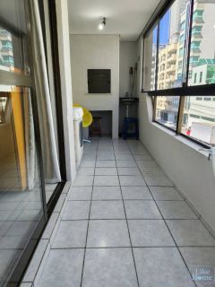 Apartamento mobiliado de 3 dormitórios à 300m do Mar na Meia Praia