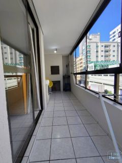 Apartamento mobiliado de 3 dormitórios à 300m do Mar na Meia Praia