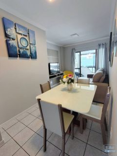 Apartamento mobiliado de 3 dormitórios à 300m do Mar na Meia Praia