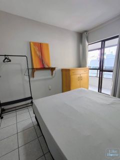 Apartamento mobiliado de 3 dormitórios à 300m do Mar na Meia Praia