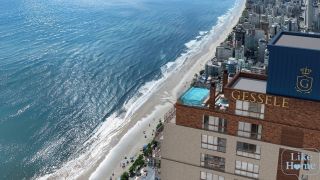 Apartamento Frente Mar 4 suítes Meia Praia em Itapema