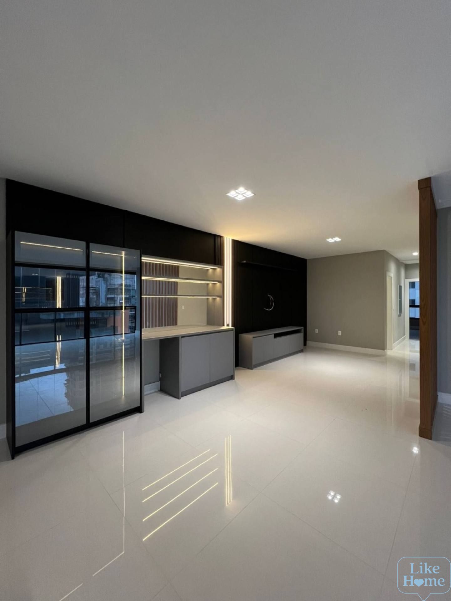 Apartamento Para Vender com 3 quartos 3 suítes no bairro Pereque em Porto Belo