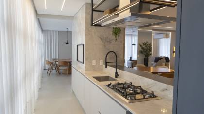Apartamento à venda em Meia Praia – Itapema SC | 3 suítes, 3 vagas, varanda gourmet e lazer completo