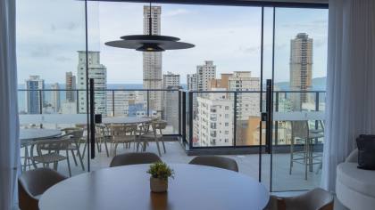 Apartamento à venda em Meia Praia – Itapema SC | 3 suítes, 3 vagas, varanda gourmet e lazer completo