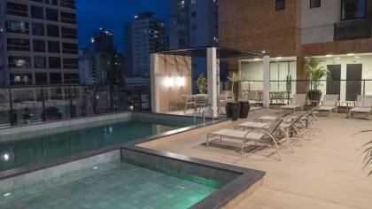 Apartamento à venda em Meia Praia – Itapema SC | 3 suítes, 3 vagas, varanda gourmet e lazer completo